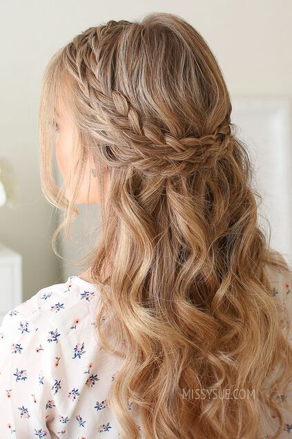 Estilos de penteado para madrinha de casamento cabelo solto