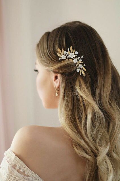 Estilos de penteado para madrinha de casamento cabelo solto